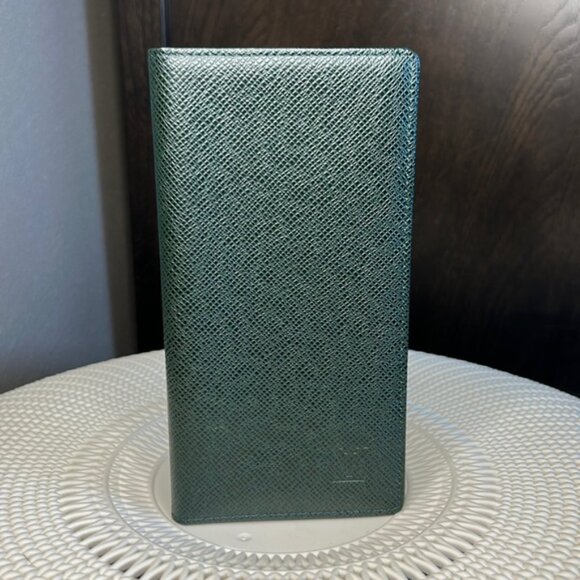 Louis Vuitton Taiga Porte-Chequier Cartes Credit Card Check Book Vintage Wallet - Picture 1 of 13